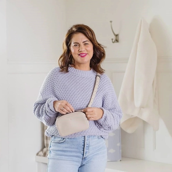 Ela for the Jilly Box Jillian Harris Micro Belt Bag in Dove Pebble - Picture 3 of 7